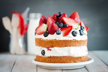 4 quick and easy ways to decorate any cake