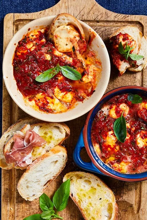 Cheesy Italian mozzarella and tomato dip