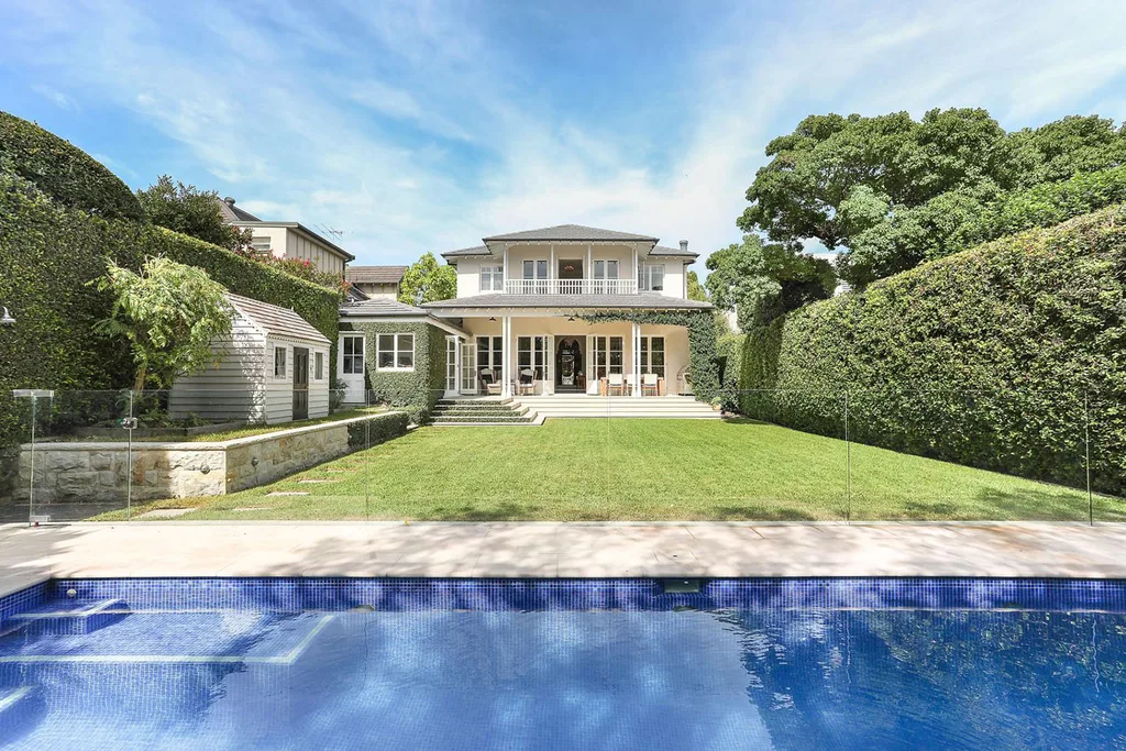 Jackie O backyard