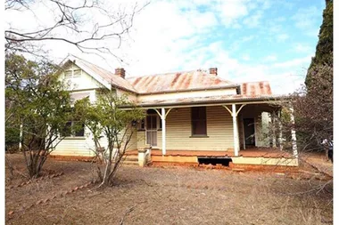 Love this weatherboard country house? It can be delivered to your door