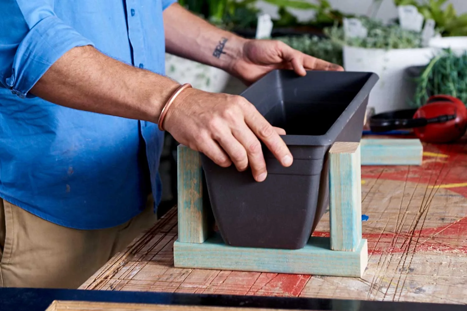 Easy steps to build a wall planter