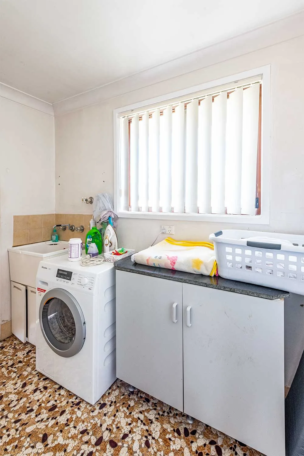 Before laundry makeover