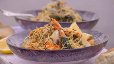 Pasta salad with prawns and garden greens