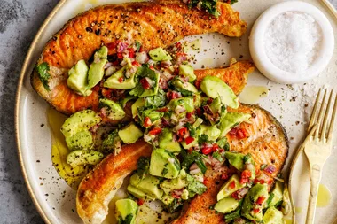 Salmon cutlets with guacamole