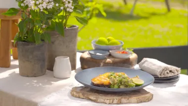 Pete Evans’ Salmon cutlets with guacamole