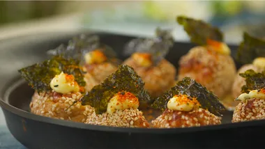 Sesame chicken balls with roasted nori