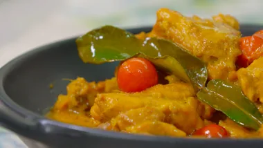 Chicken, coconut and lime leaf curry