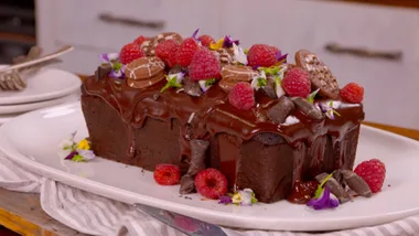 Liquid-centred chocolate cake