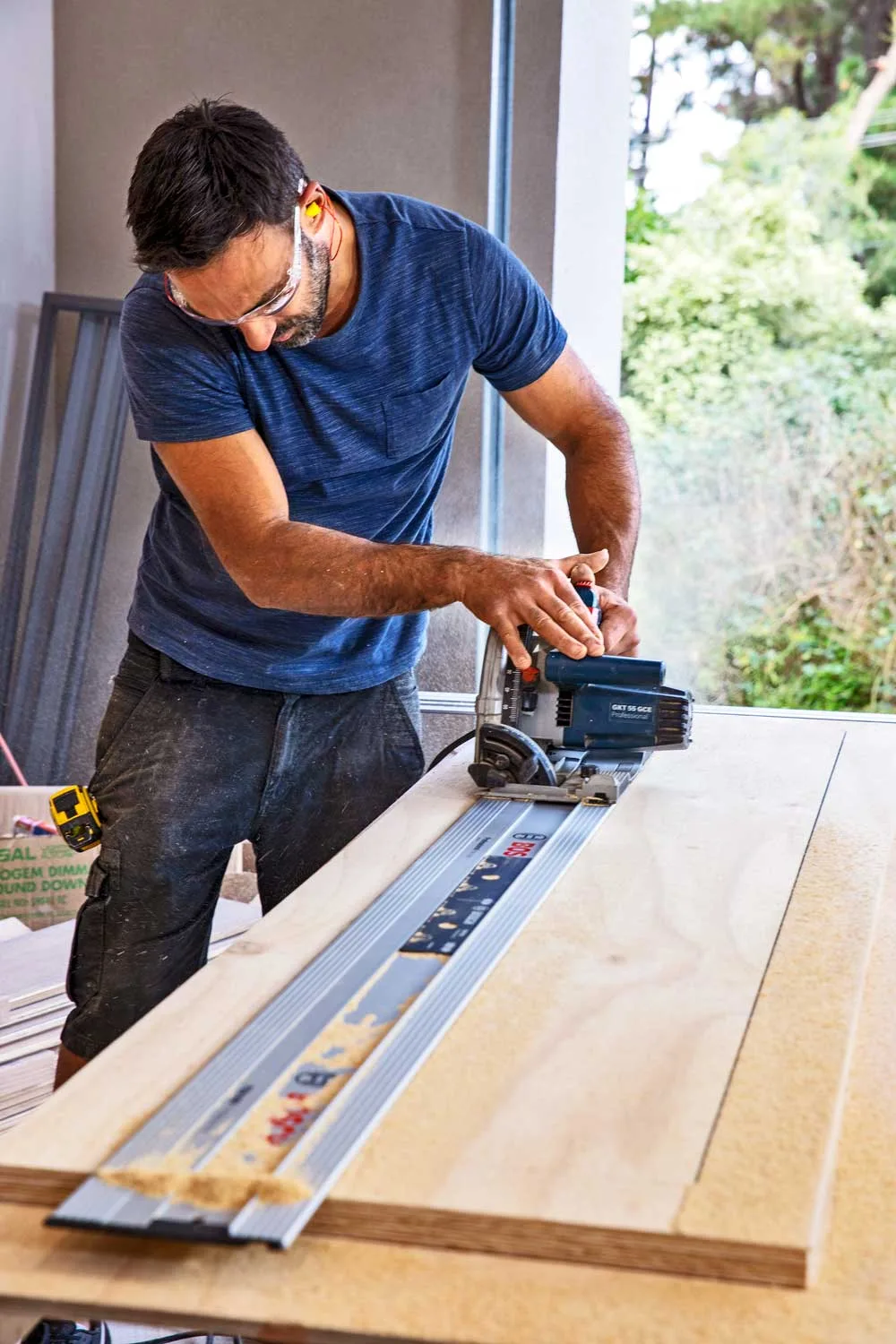 Cut plywood with a track saw