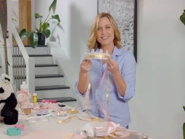 TARA – CROWNING AROUND (PAPER & LACE CROWNS)