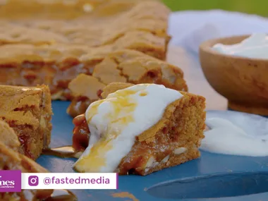 Maple pecan blondies