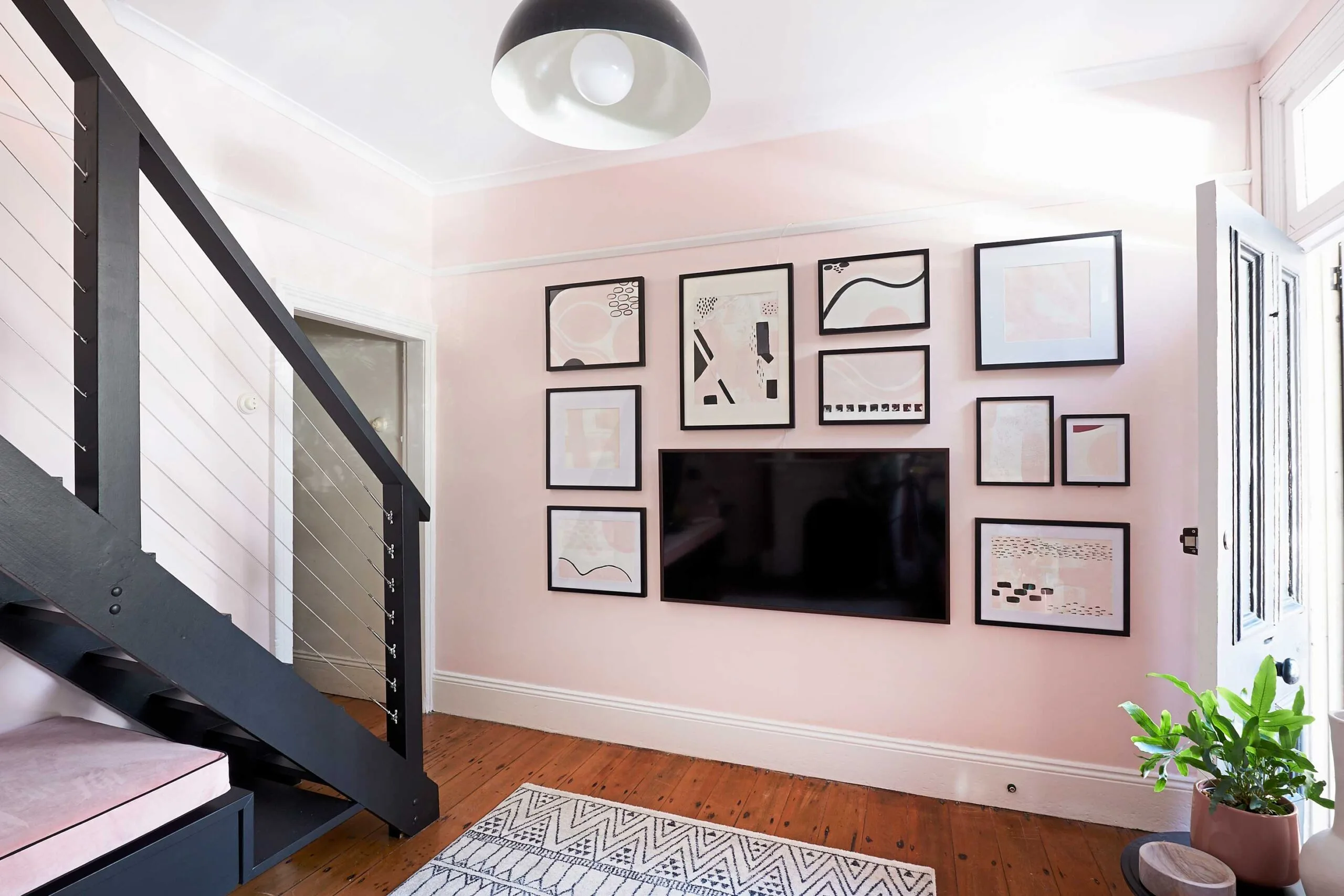 TV gallery wall