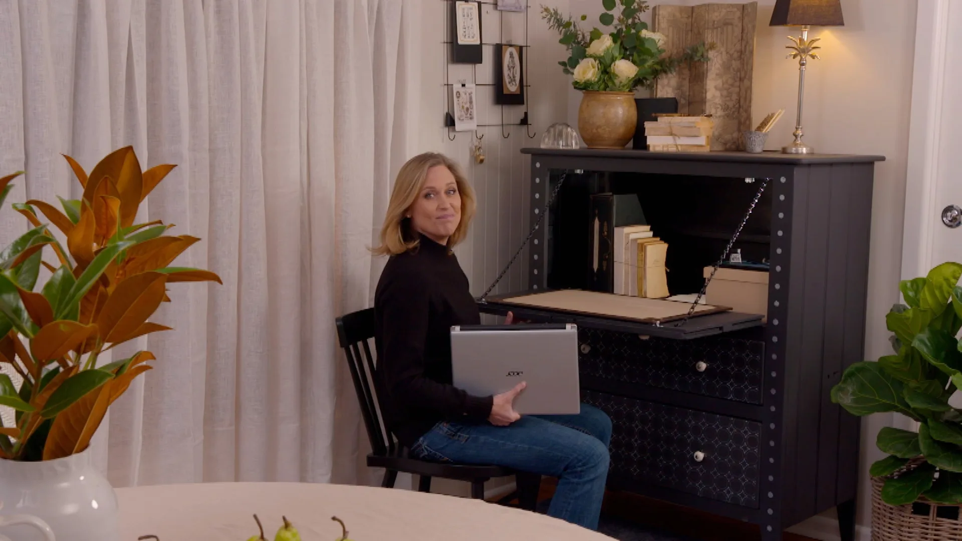 How to upcycle an old dresser into a desk