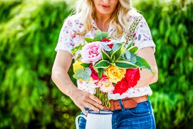How to make a rose bouquet step 9