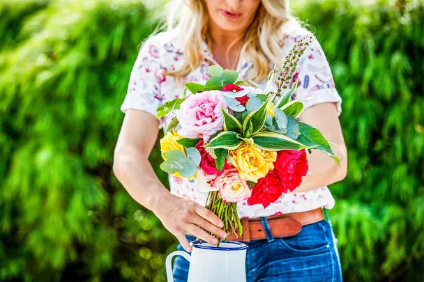 How to make a rose bouquet step 9