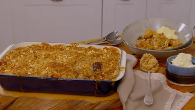 Spiced pear with crumble