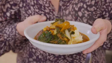 Braised lamb chops with raisins, lemon and allspice