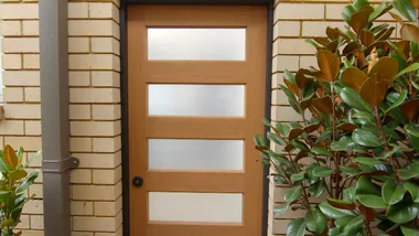 How to hang a door