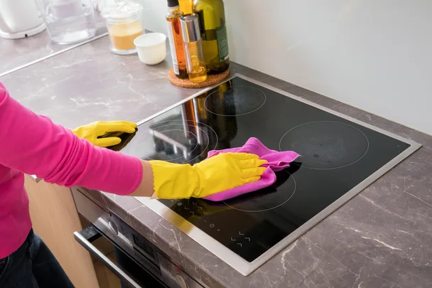 The $10 Bunnings cooktop cleaning product that really works