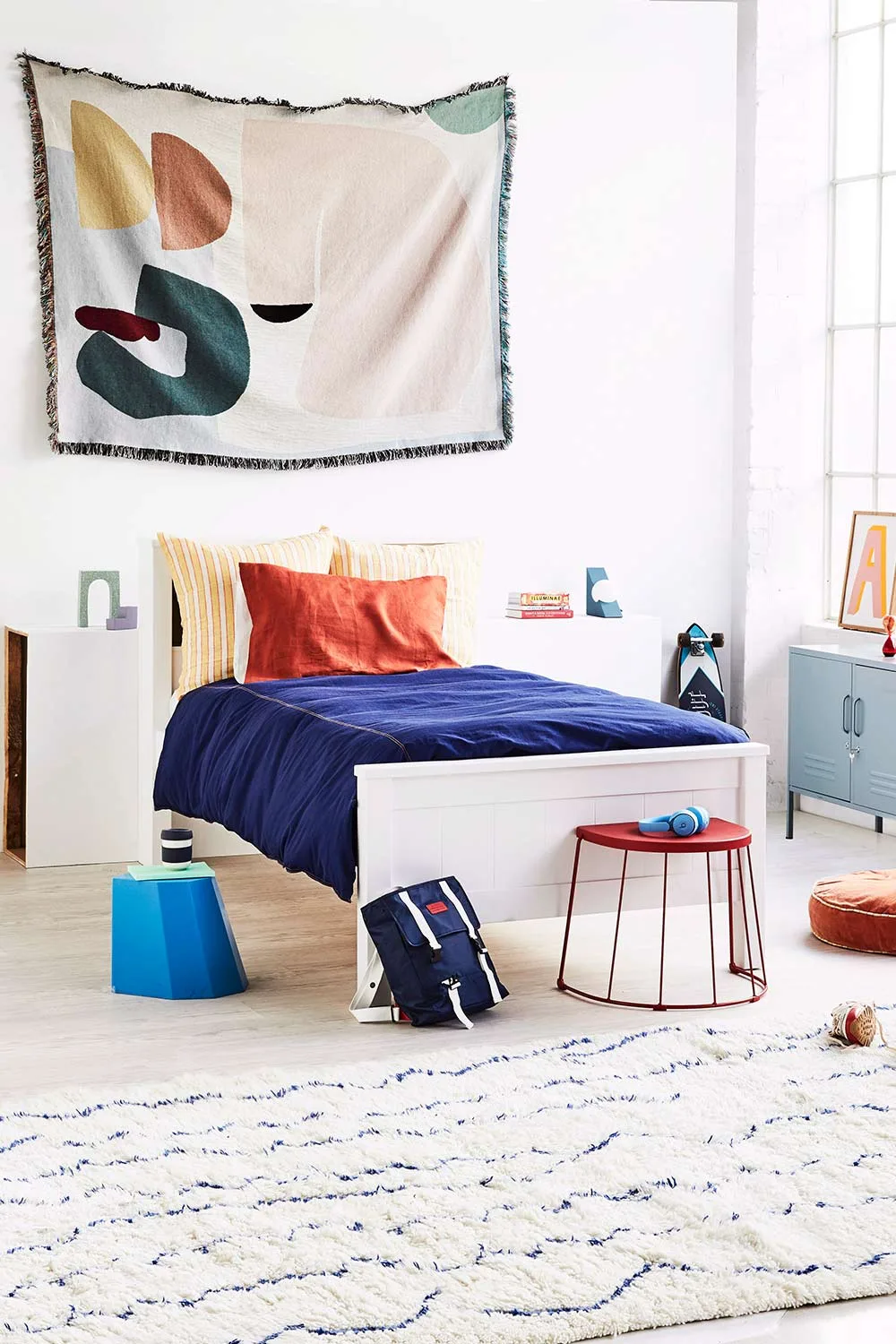 Kid's bedroom with floorboards and rug