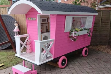One granddad made this pink playhouse on wheels for his granddaughter