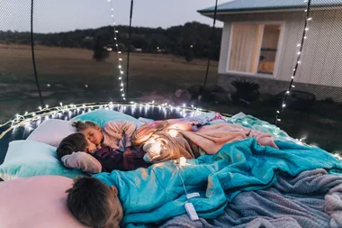 How to set up the ultimate sleepover on a trampoline