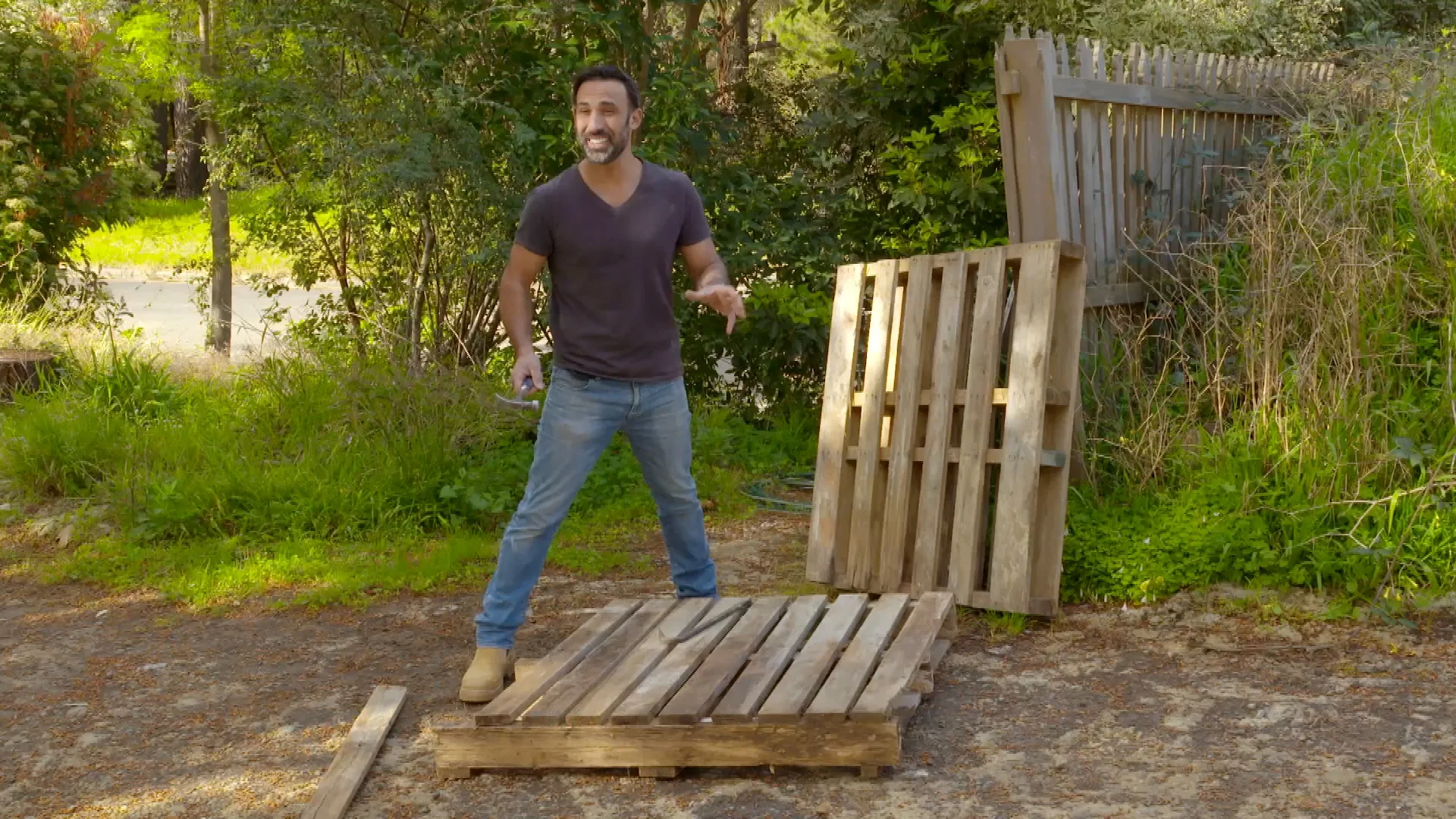 How to make a wine rack from a timber pallet