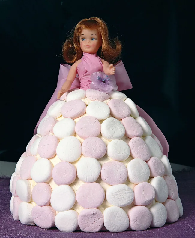 Australian Women's Weekly Dolly Varden cake