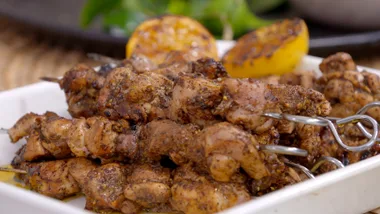 Coffee and pepper-spiced chicken with pineapple and mint salad