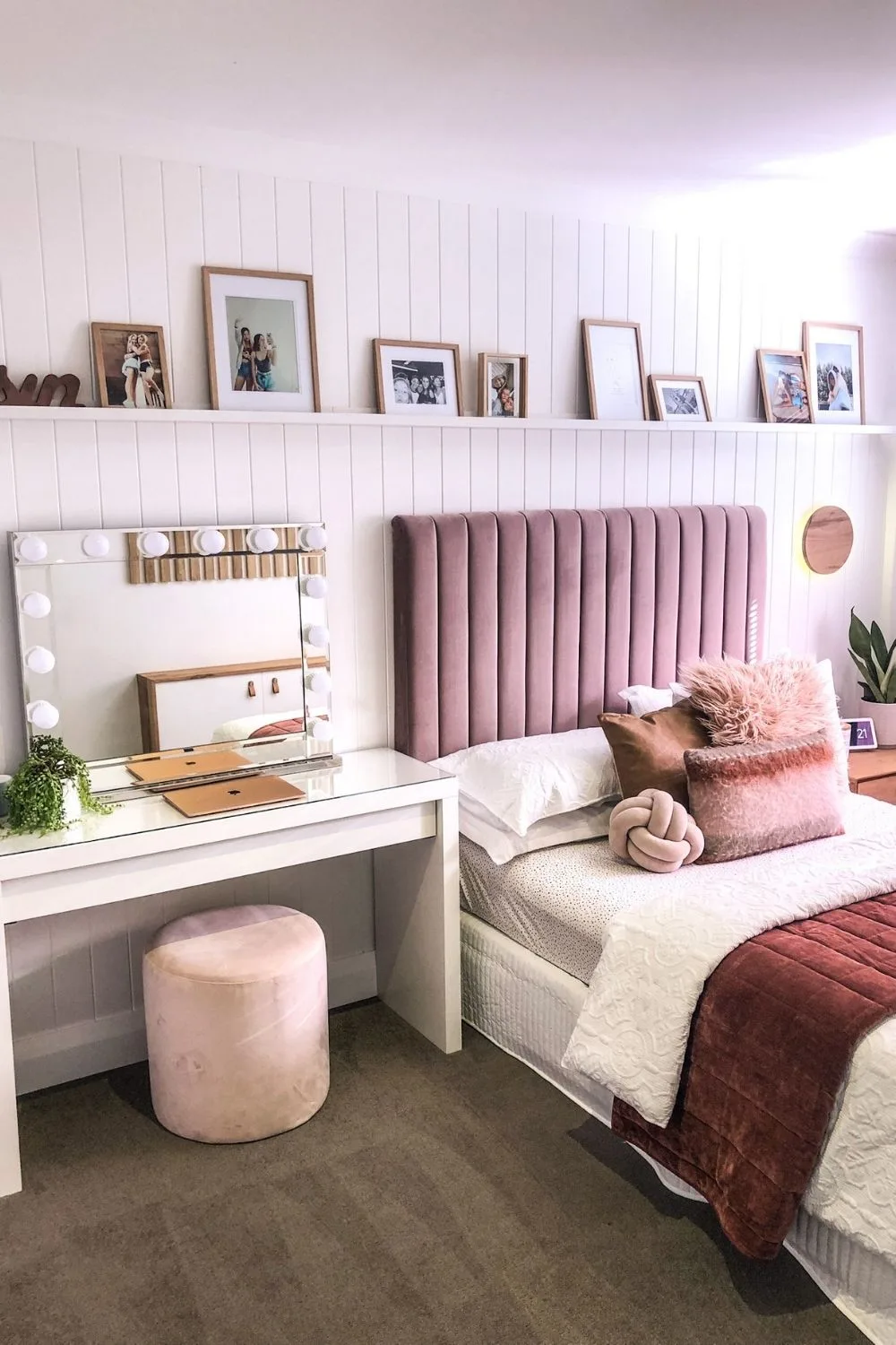 Teen bedroom pink