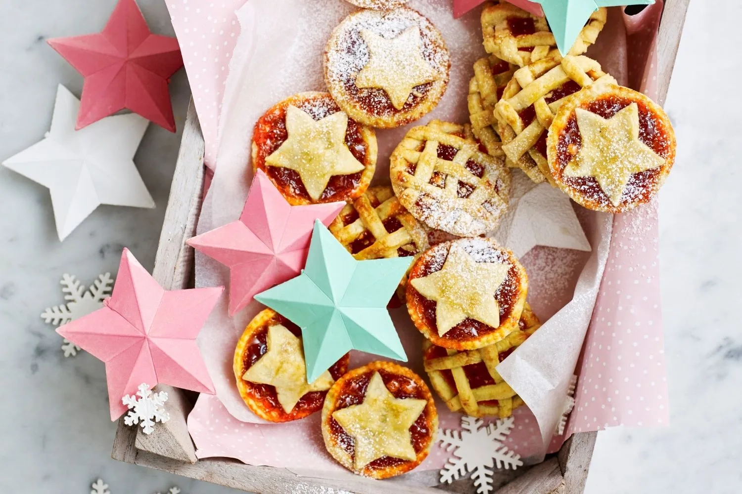 Almond fruit mince pies