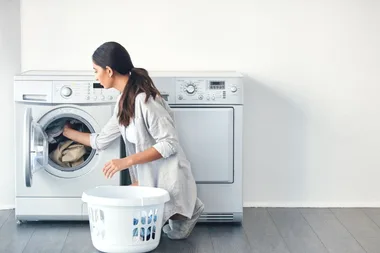 3 easy ways to remove washed tissues from your clothes