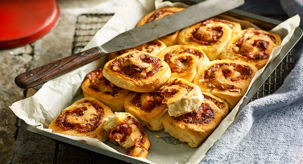 Ham and pineapple pizza scrolls