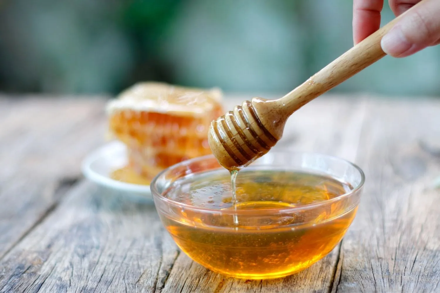 raw honey and honeycomb