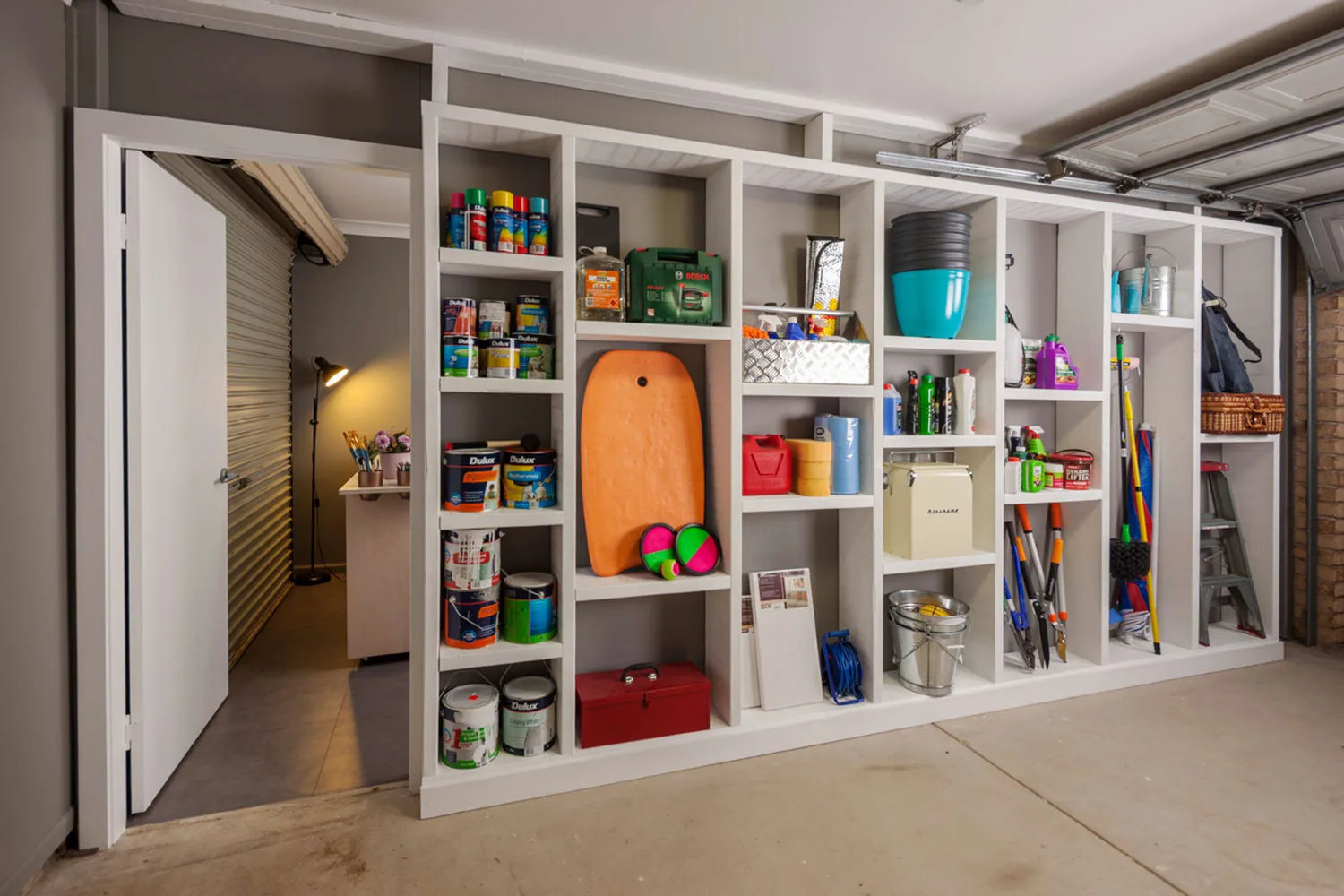 Garage shelving unit