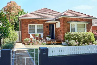 A ‘50s front garden is given a makeover
