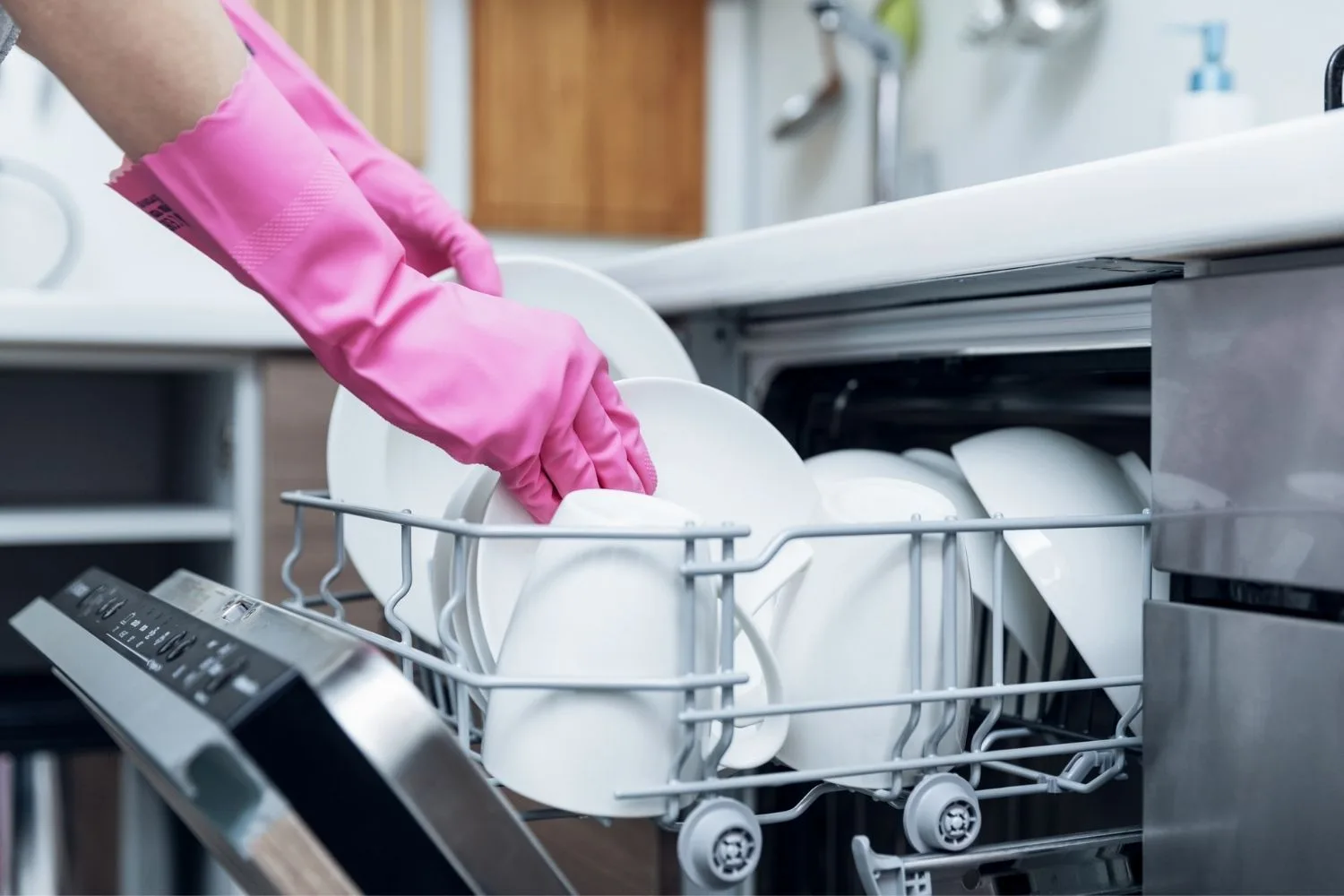 7 unexpected ways to clean your house using dishwashing tablets