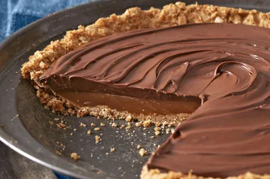 Choc-hazelnut caramel pie