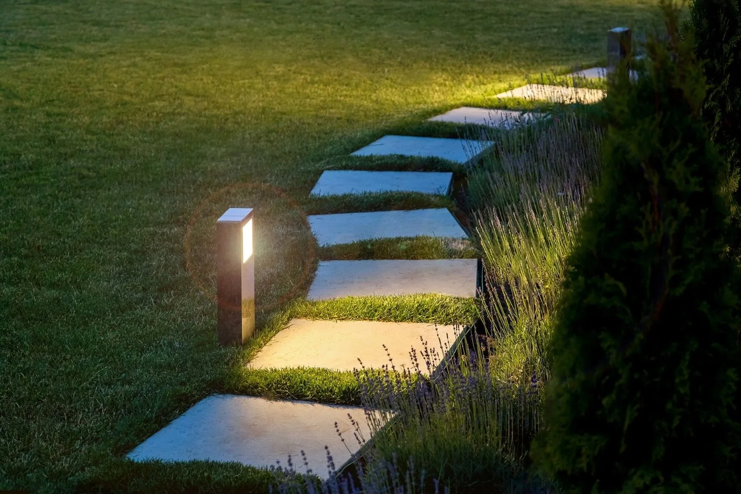 garden path light
