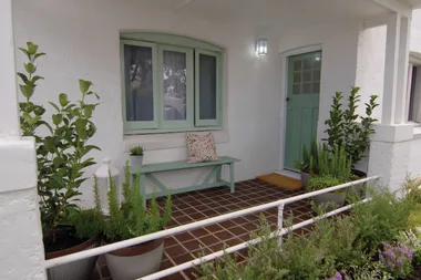 Johanna gives a front entrance a makeover
