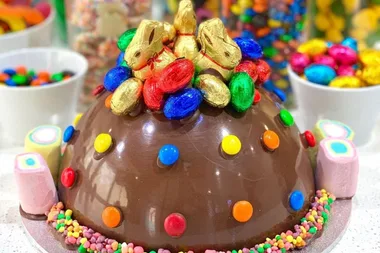 How to make your own Easter pinata smash cake