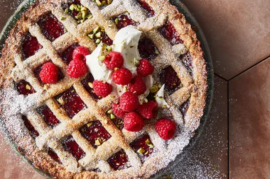 Easy Schnapps, raspberry and hazelnut tart