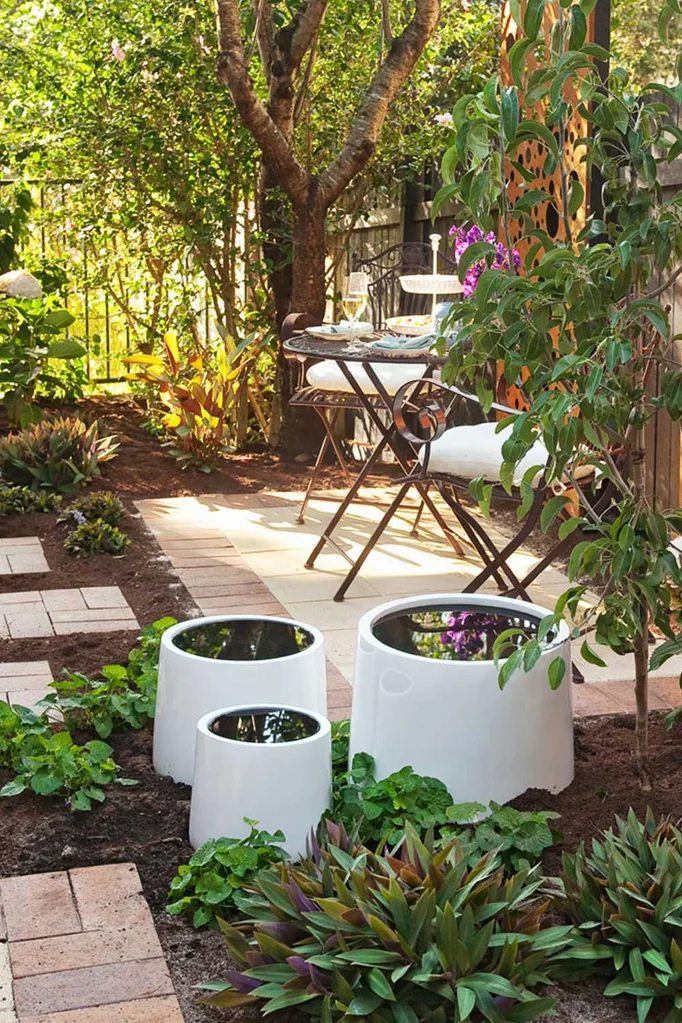 Small courtyard with three white flower pots