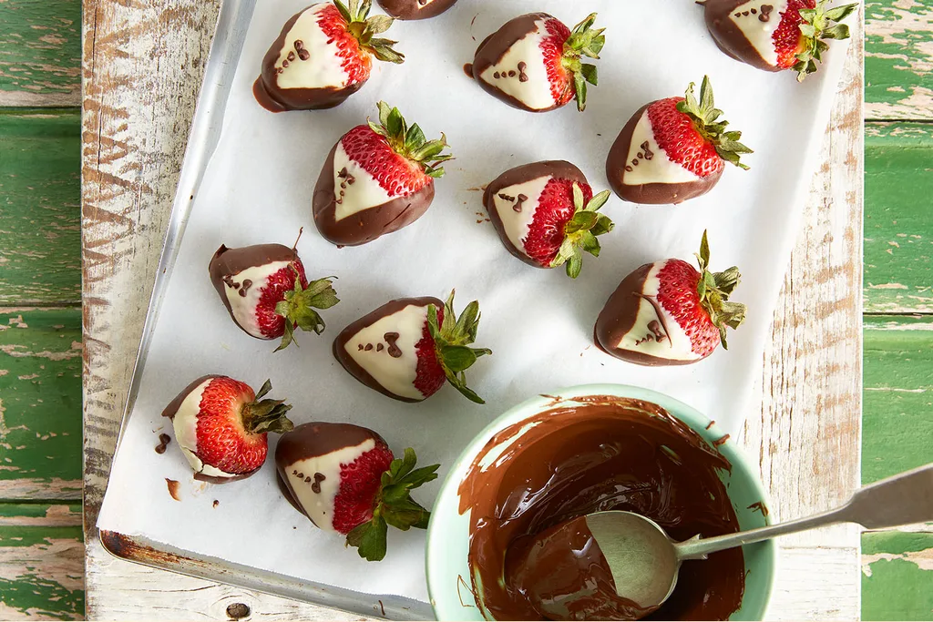 Tuxedo chocolate dipped strawberries