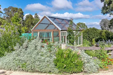 Joh and Graham visit Hartvale gardens