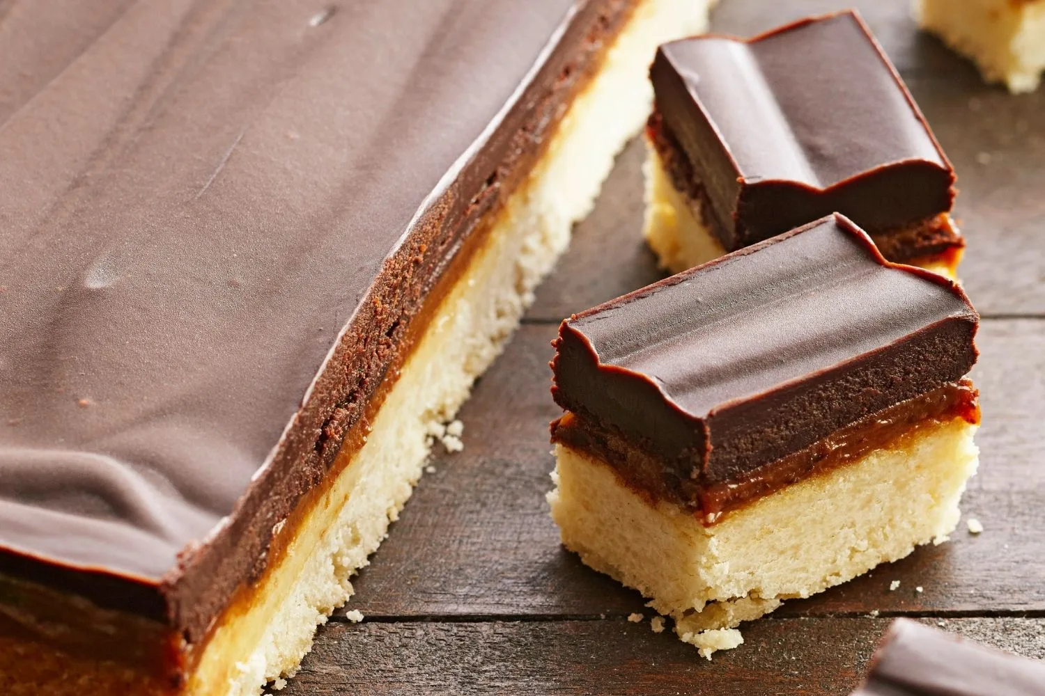 Choc-caramel shortbread slice