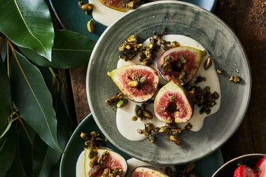 Nutmeg figs with mint, pistachio, sugar and custard