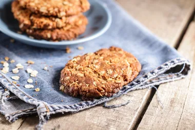 Easy Anzac biscuits with coconut