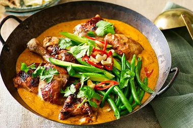 Chicken curry in a hurry with beans and cashews
