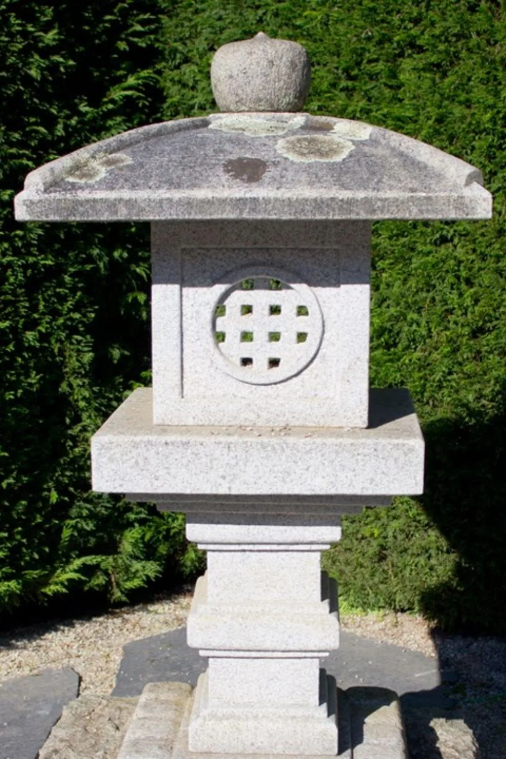 statue